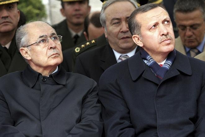 Eski Cumhurbaşkanı Hastaneye Kaldırıldı