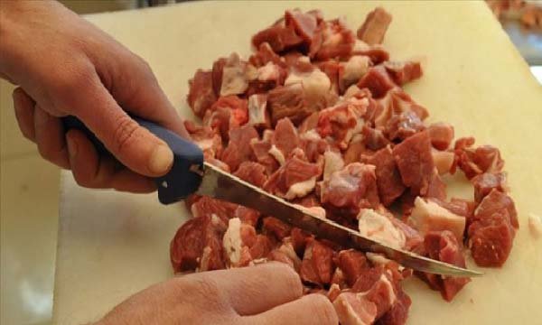 Eti çok parçalayarak yemek bakteri üretir 
