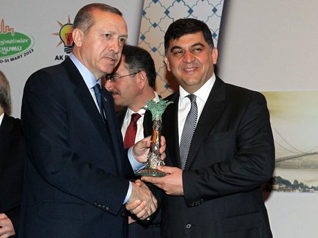 Fadıloğlu'na ödüllerini  Başbakan verdi