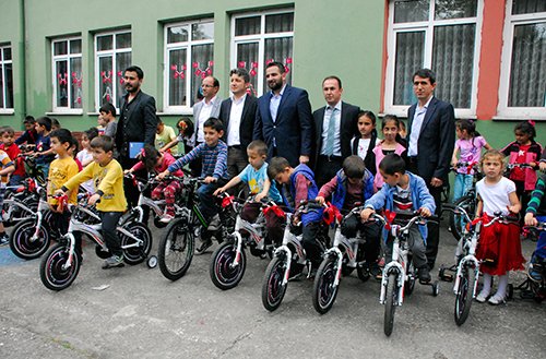 Fatih Belediyesi, çocukların yüzünü güldürdü 