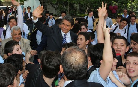 Fatih bir spor salonu daha kazandı