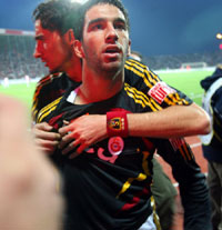 Galatasaray turu Sami Yen'e bıraktı 