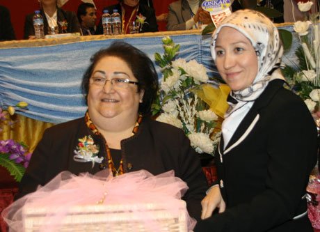 Gürdal Akşit,çocuklar için siyaset yapıyoruz