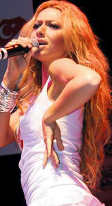 Mor ve Ötesi, Hadise`yi böyle yorumladı