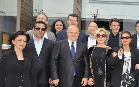 Hamdi Topçu sanatçıları misafir etti