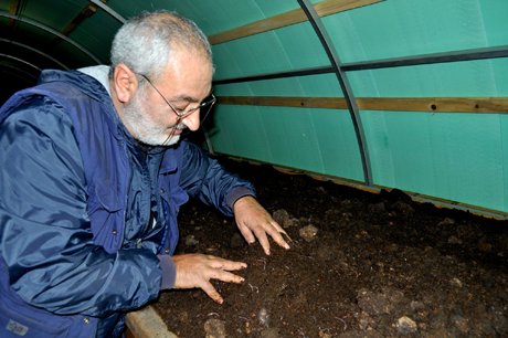Hanifi Can, solucan çiftliği kurdu.