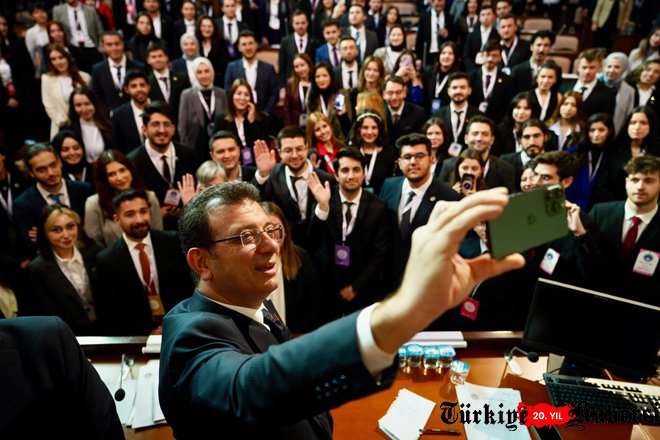 İBB Başkanı İmamoğlu Gençlik Meclisi üyeleriyle buluştu