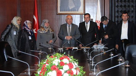 İşadamları Başkan Çiçek'i makamında ziyaret etti