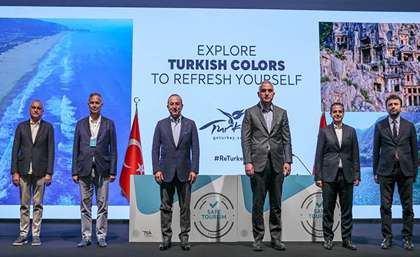 İstanbul ve Antalya havalimanlarında 20 bin test kapasitesi