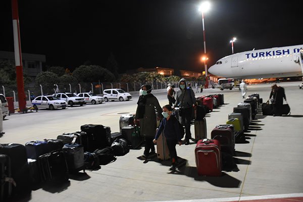İzmir'e, Burkina Faso’dan 122 Türk vatandaşı getirildi