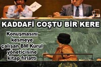 Kaddafi BM Yöneticisine Kitap Fırlattı.