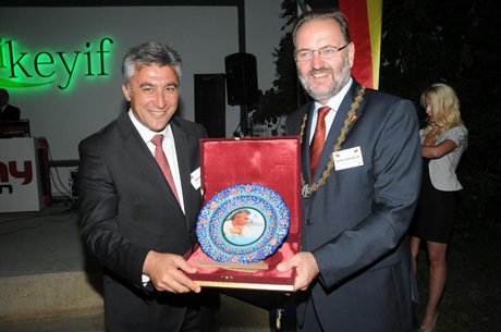 Kardeş şehire muhteşem gece