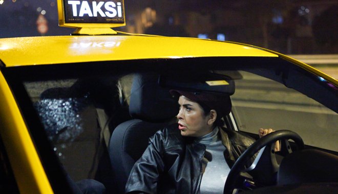  Keriman (Nursel Köse) taksi şoförü oldu. 