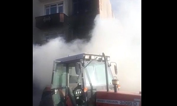 Kırıkkale'de midibüste çıkan yangın, 2 daireye sıçradı 