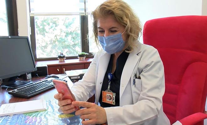 Koronavirüsü yenen doktor çift, işbaşı yaptı