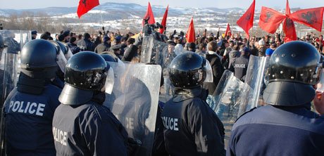Kosova Polisi  aşırı güç kullandı