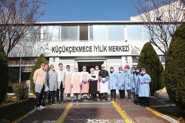 Küçükçekmece Belediyesi Ekiplerinden ‘Evde Kal’ Çağrısı 