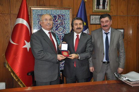  Belediye Başkanı Mustafa İça'ya madalya