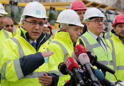Lütfi Elvan 3’üncü havalimanı çalışmalarını inceledi.