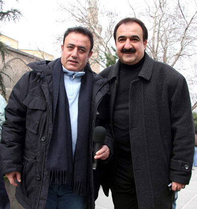 Sanatçı Mahmut Tuncer 25 Senedir Görmediği Arkadaşına Bursa'da Rastladı 