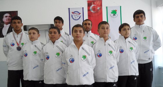 Mamak halkının göğsünü kabartan gençler