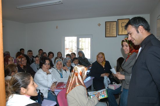 Mamaklı kadınlar seminerlerle kendilerini geliştirecek