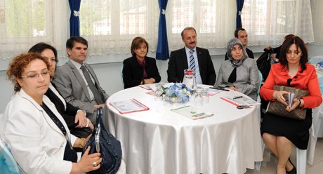 Mamak’ta Evlenecek Çiftlere Sertifika Verildi