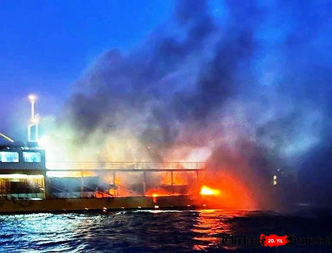 Marmara Denizi'nde feribot yangını