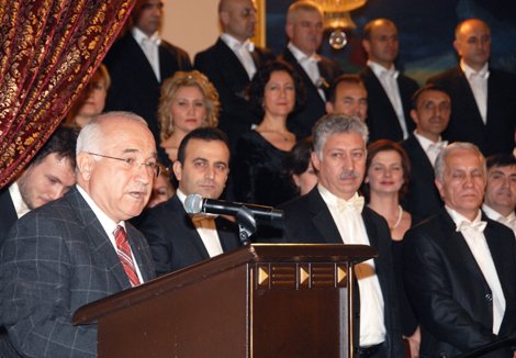  Meclis Başkanı Çiçek, türkü söyledi