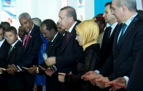 Mogadişu Havalimanı'nın açılışını yaptı
