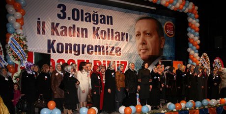 Nermin Yıldırım, yeniden başkanlığa seçildi. 