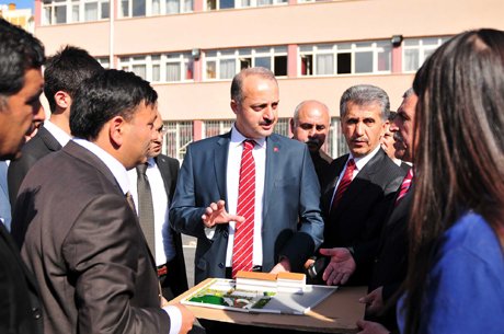 Öğrencilerden Akgül'e Teşekkür