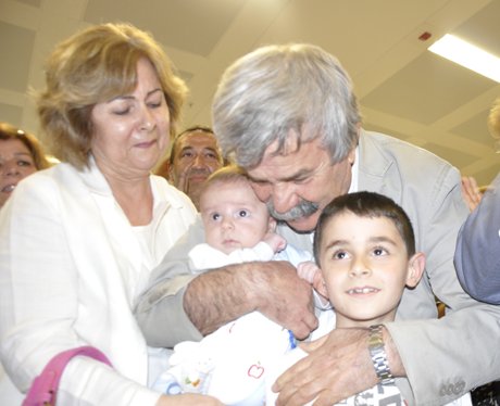 Osman Özgüven, yurt dışından İzmir’e döndü. 