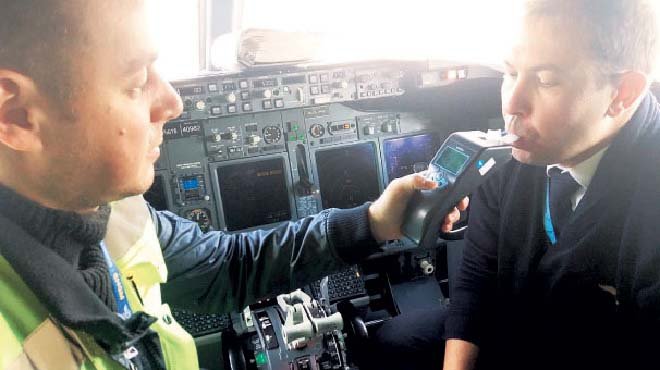 Pilot ve hosteslere İstanbul uçuşlarında uyuşturucu testi yapılacak!
