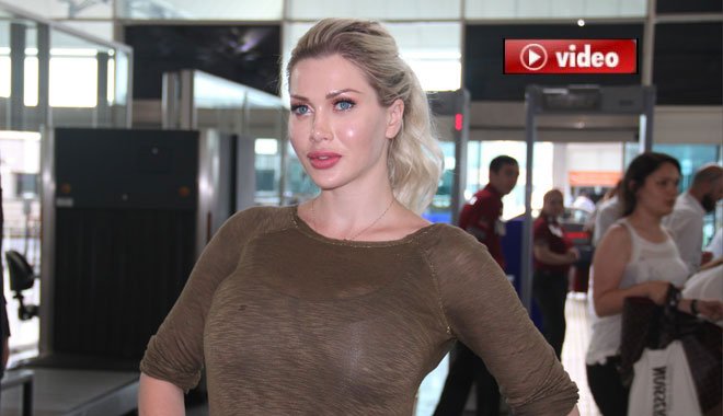 Pixee Fox. Türkiye'de Örümcek Ağı Tedavisi Yaptırdı