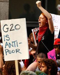Toronto'da G20'yi Binlerce Kişi Protesto Etti!
