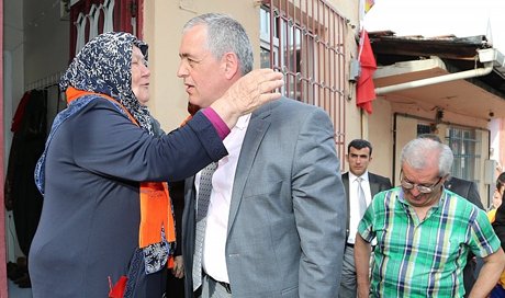 Remzi Aydın'ı annesi Fatma Aydın karşıladı.