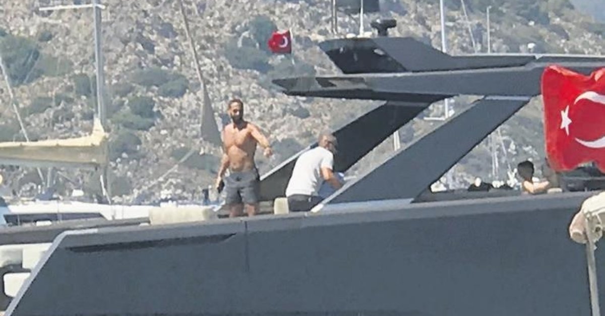 Rio Ferdinand,Marmeris'te bahşiş dağıttı