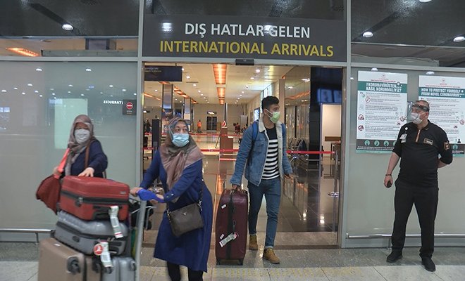 Sabiha Gökçen'e yurt dışından ilk uçak iniş yaptı