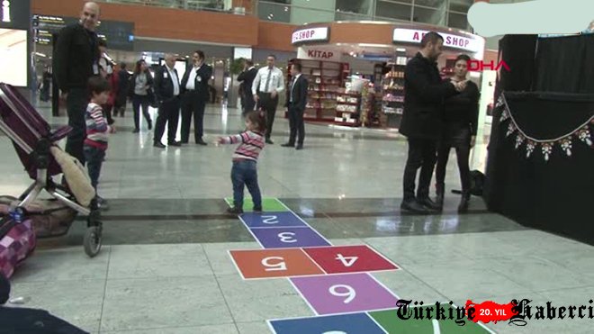 Sabiha Gökçen’de miniklere kukla gösterisi!