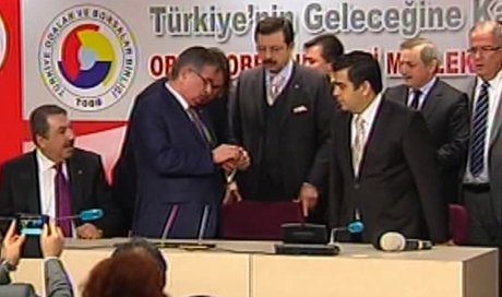 Şahin, Görevden alındığını not kağıdından öğrendi.