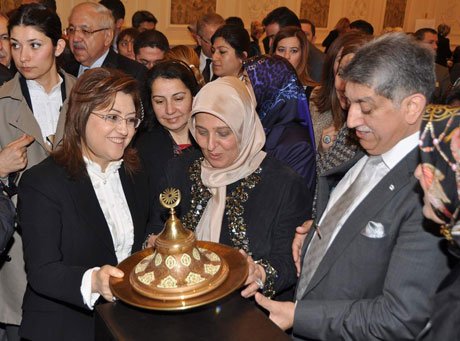 Şahin'in açtığı kermesi büyük ilgi gördü.