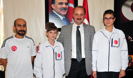  Şampiyonlar Başkan Akgül'ü ziyaret etti.