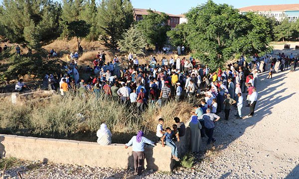 Şanlıurfa'da otomobil sulama kanalına devrildi