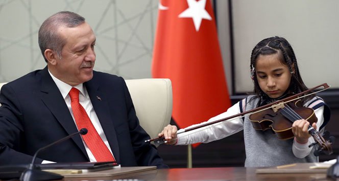 Saraydaki ilk 23 Nisan'da duygu dolu anlar