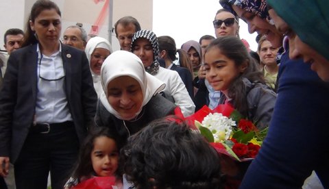 Sare Davutoğlu, Van'da kız yurdunu açtı