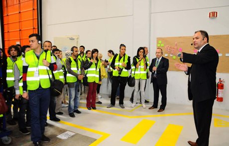 Schneider Electric fabrikasının kapıları basına açtı. 