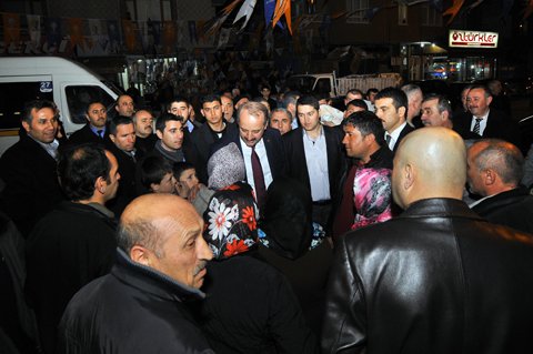 Seçim bürosu açılışı mitinge dönüştü