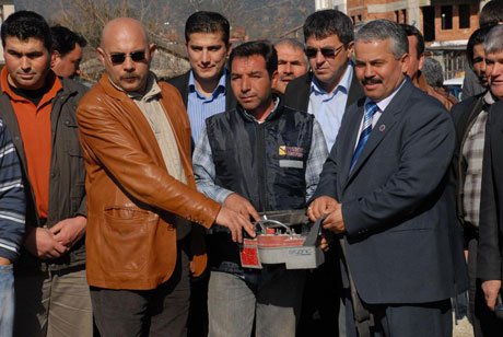 Semt pazarı için davullu zurnalı temel atma töreni 