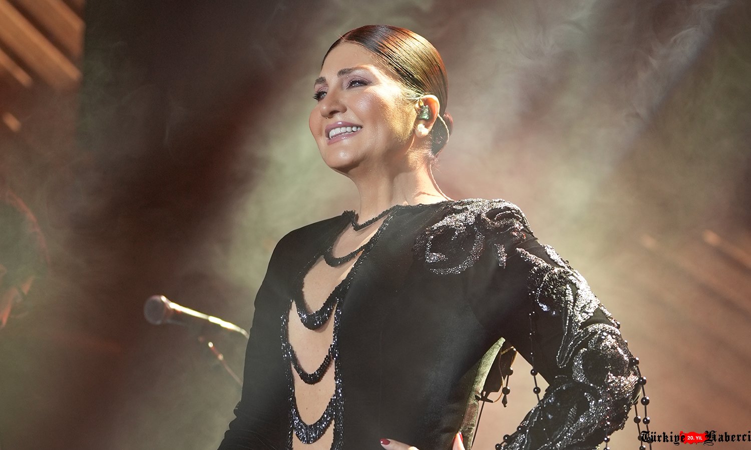 Sibel Can, zarafetiyle göz kamaştırdı!